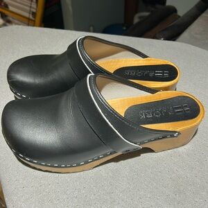 Björk Black Leather Clogs - Slip-On Women’s Mules